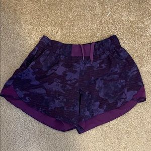 Lululemon hotty hot shorts sz 8